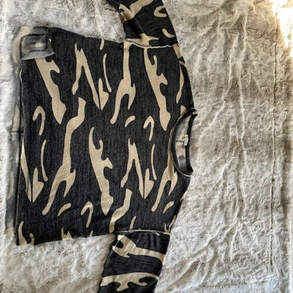 LA MIEL Oversized Boxy Camo Shirt - Picture 3 of 6
